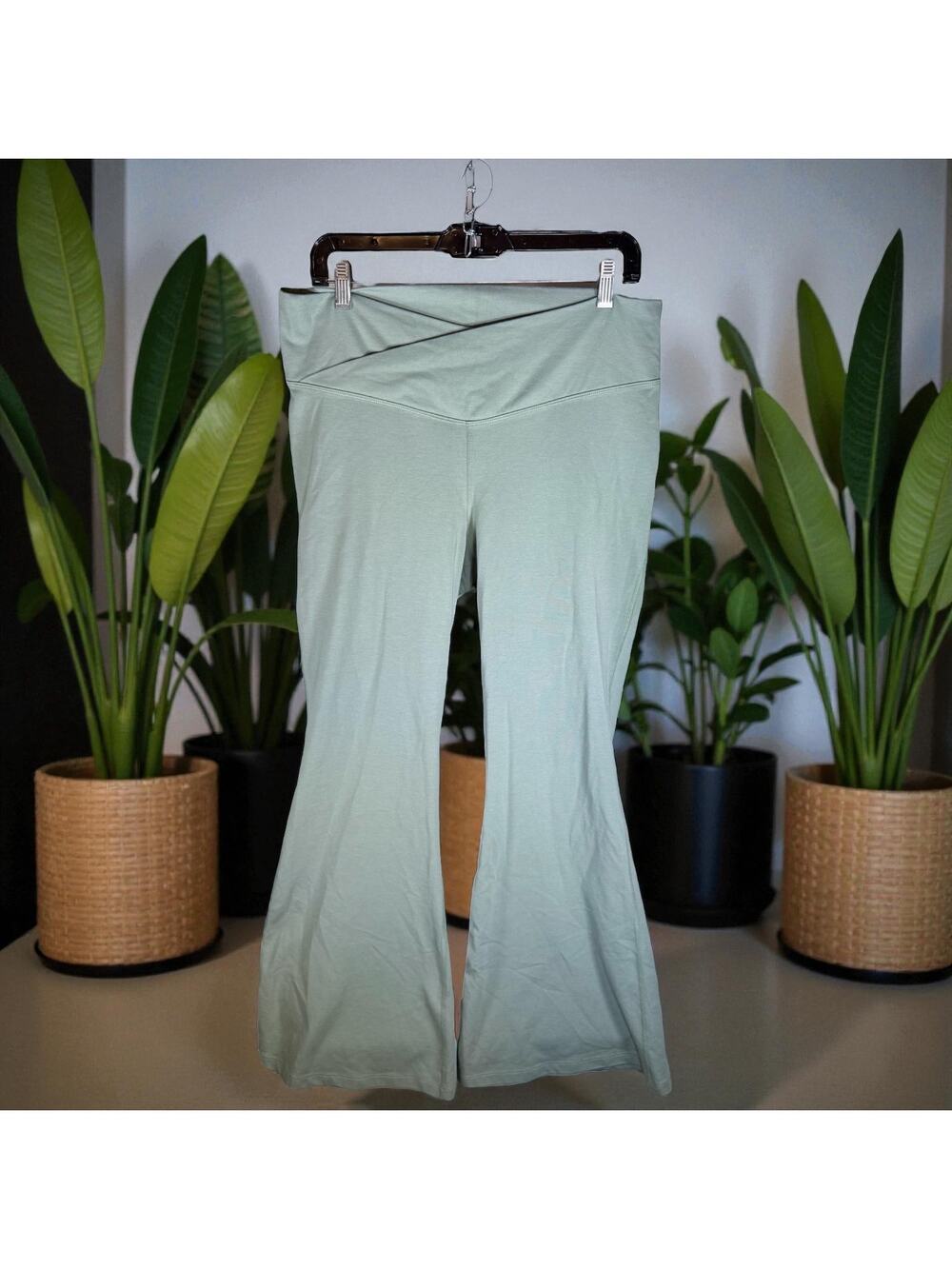 Old Navy Active Women's XL Petite Mint Green Extra High Rise Super Flare Pants